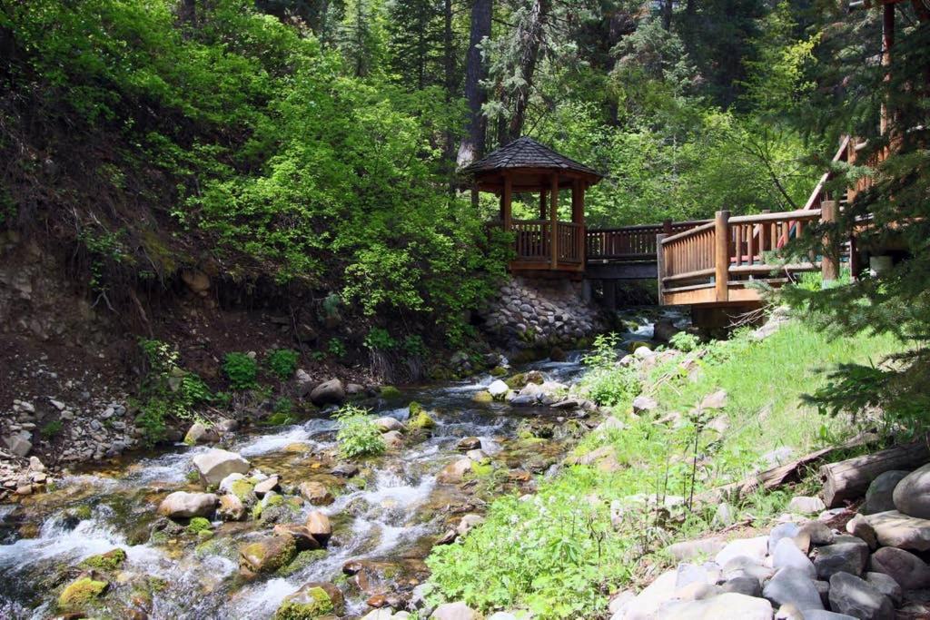 Log Cabin On The Stream Sundance, Utah Экстерьер фото